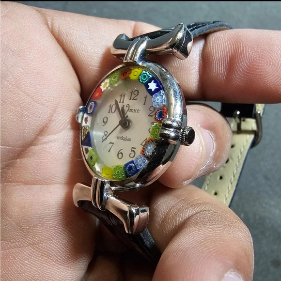 Venice Art & Glass Ladies Quartz Watch Silver Tone Working Black Strap WR 3 ATM - Picture 4 of 9